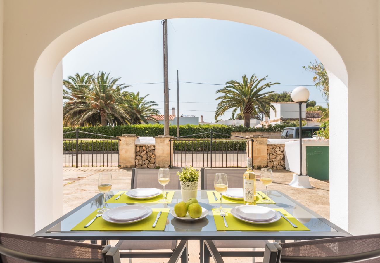 Ferienwohnung in Cala Blanca - Duplex-Wohnung mit Gemeinschaftspool und Grill.