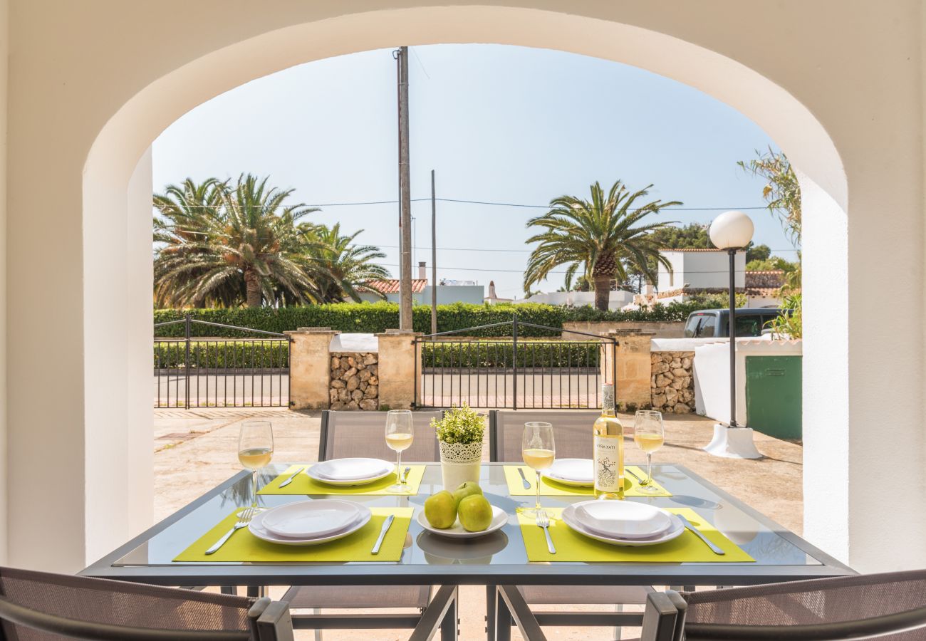 Ferienwohnung in Cala Blanca - Apartamento tipo duplex con piscina y barbacoa comunitaria.