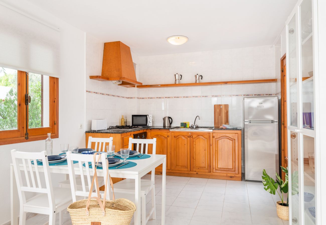 Ferienwohnung in Cala Blanca - Duplex-Wohnung mit Gemeinschaftspool und Grill.