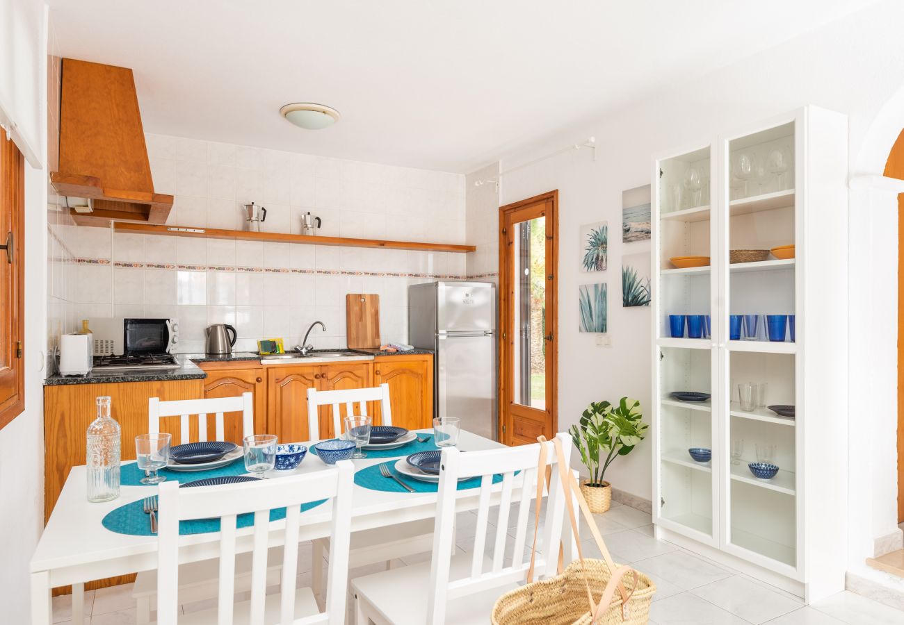 Ferienwohnung in Cala Blanca - Apartamento tipo duplex con piscina y barbacoa comunitaria.