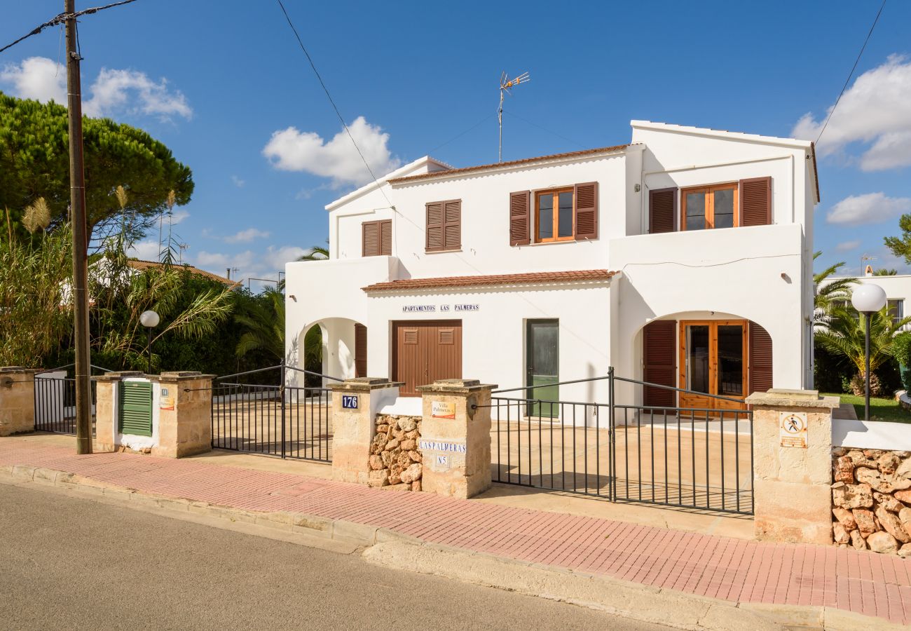 Ferienwohnung in Cala Blanca - Apartamento con piscina y barbacoa comunitaria, a 5 minutos de la Cala Santandria