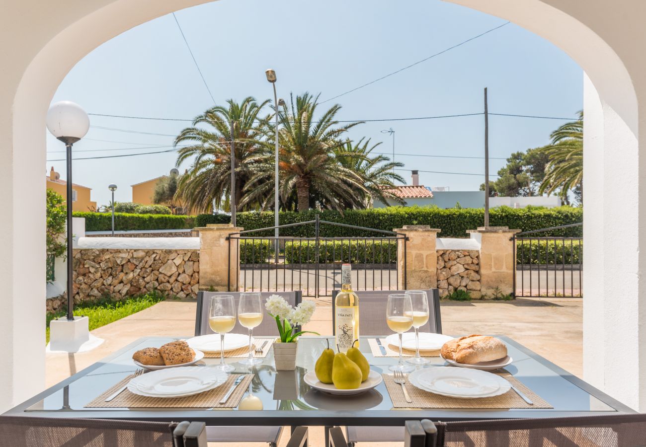 Ferienwohnung in Cala Blanca - Apartamento con piscina y barbacoa comunitaria, a 5 minutos de la Cala Santandria