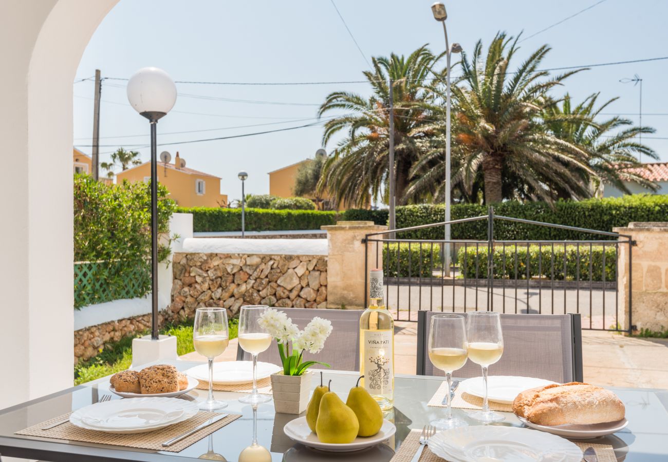 Ferienwohnung in Cala Blanca - Apartamento con piscina y barbacoa comunitaria, a 5 minutos de la Cala Santandria