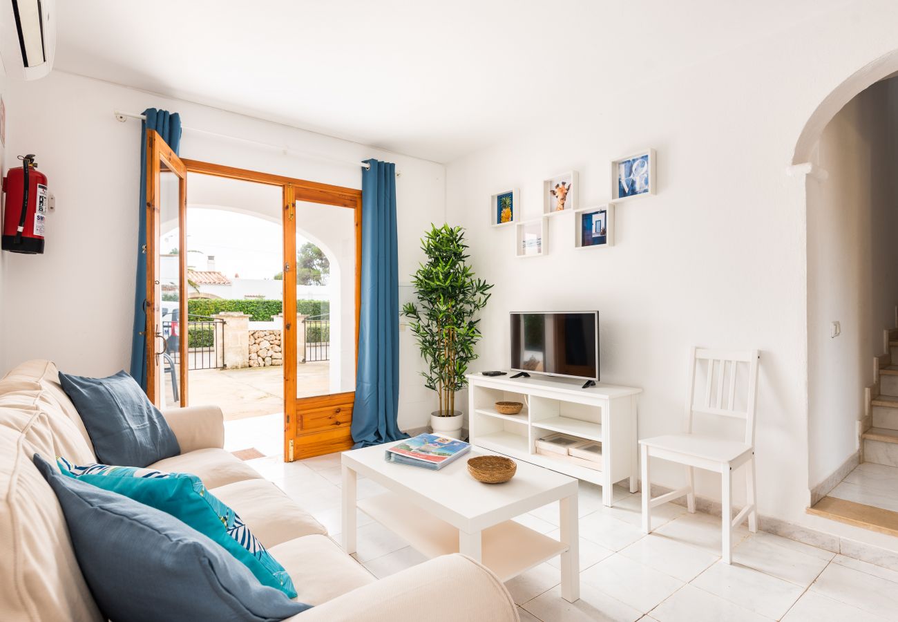 Ferienwohnung in Cala Blanca - Apartamento con piscina y barbacoa comunitaria, a 5 minutos de la Cala Santandria