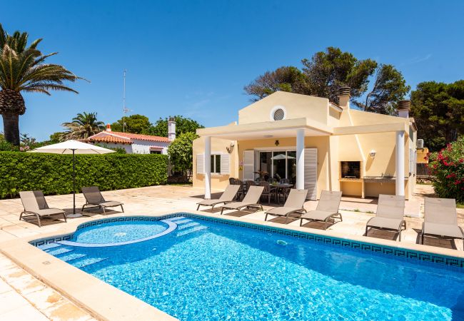 Villa in Cala Blanca - Villa mit 4 Schlafzimmern