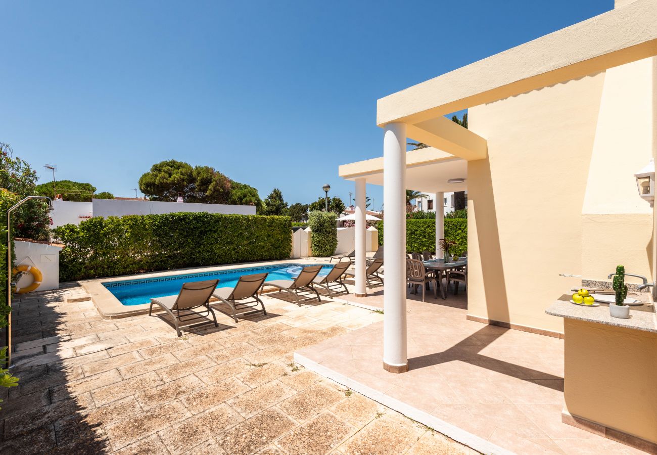 Villa in Cala Blanca - Villa mit 4 Schlafzimmern