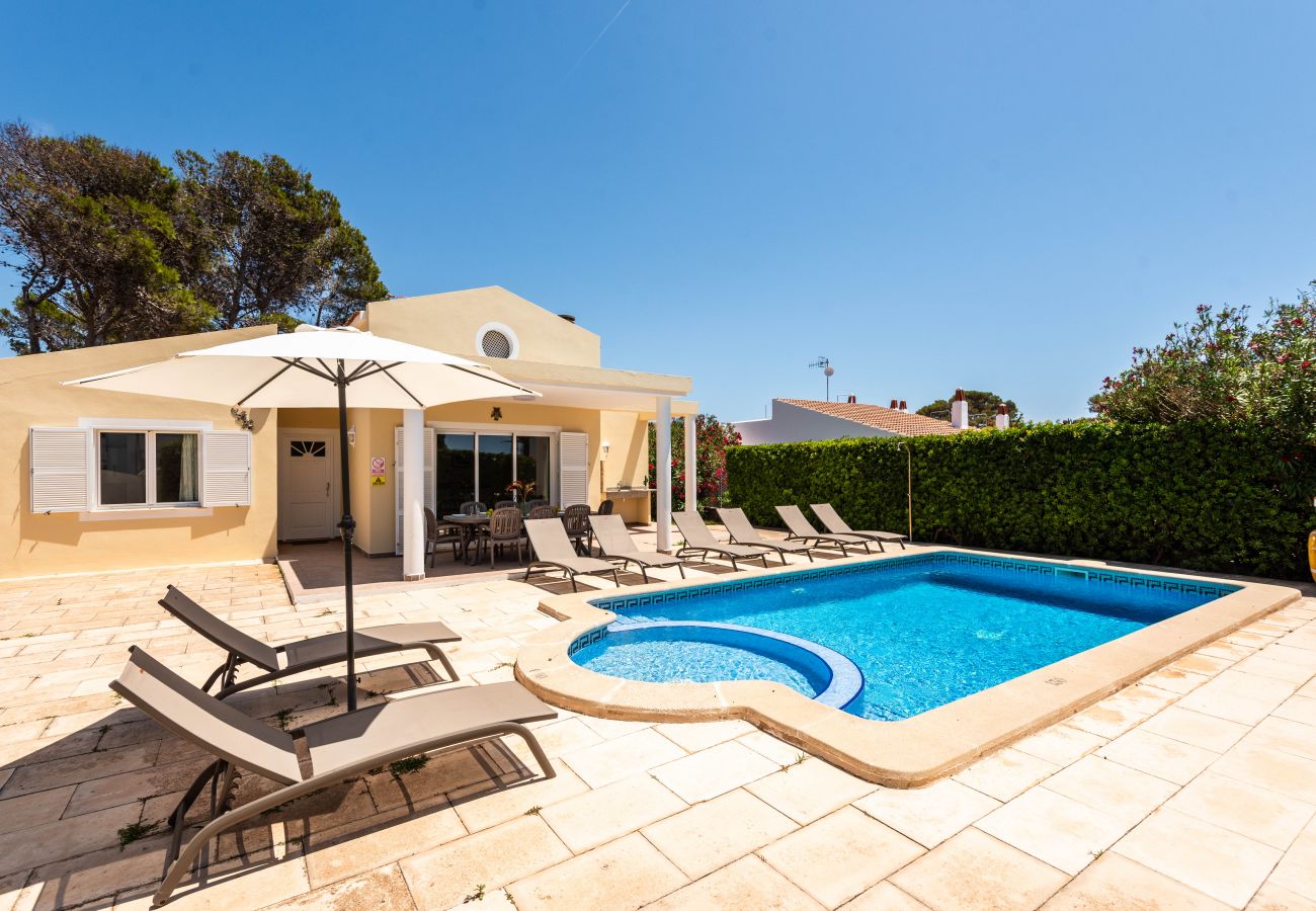 Villa in Cala Blanca - Villa mit 4 Schlafzimmern