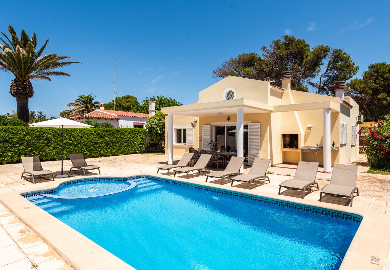 Villa in Cala Blanca - Villa mit 4 Schlafzimmern