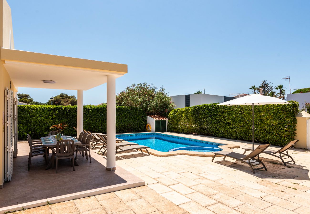 Villa in Cala Blanca - Villa mit 4 Schlafzimmern