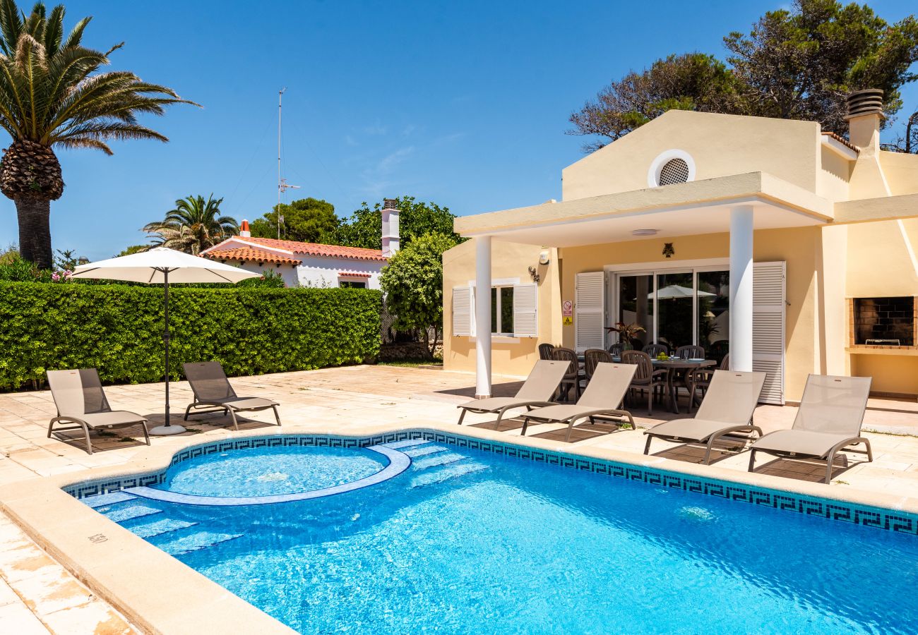 Villa in Cala Blanca - Villa mit 4 Schlafzimmern