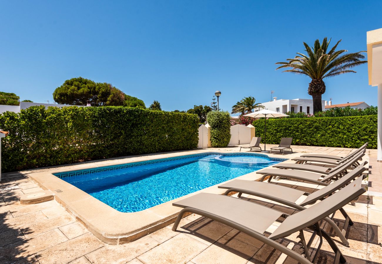 Villa in Cala Blanca - Villa mit 4 Schlafzimmern