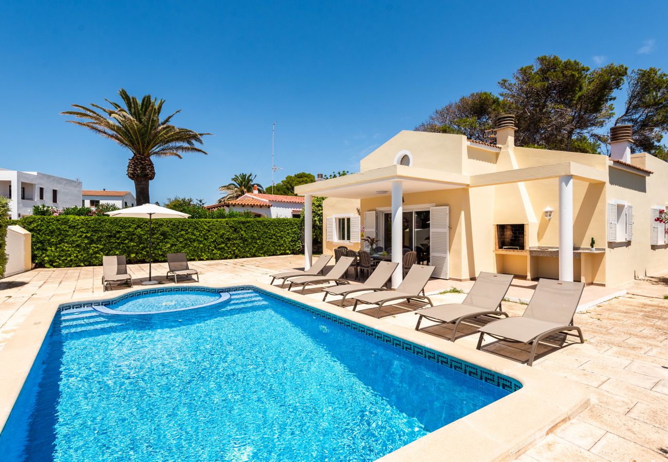 Villa in Cala Blanca - Villa mit 4 Schlafzimmern