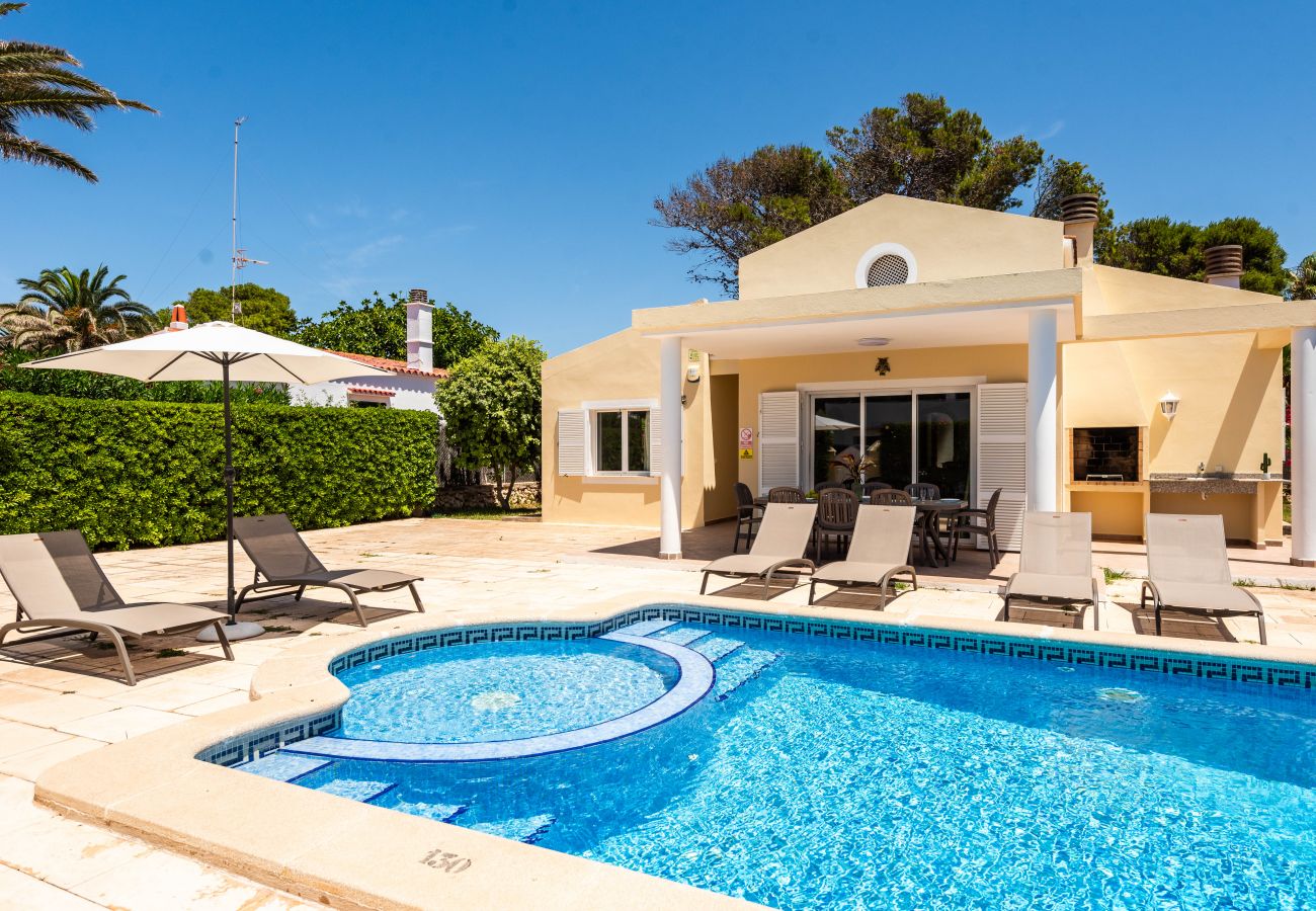 Villa in Cala Blanca - Villa mit 4 Schlafzimmern