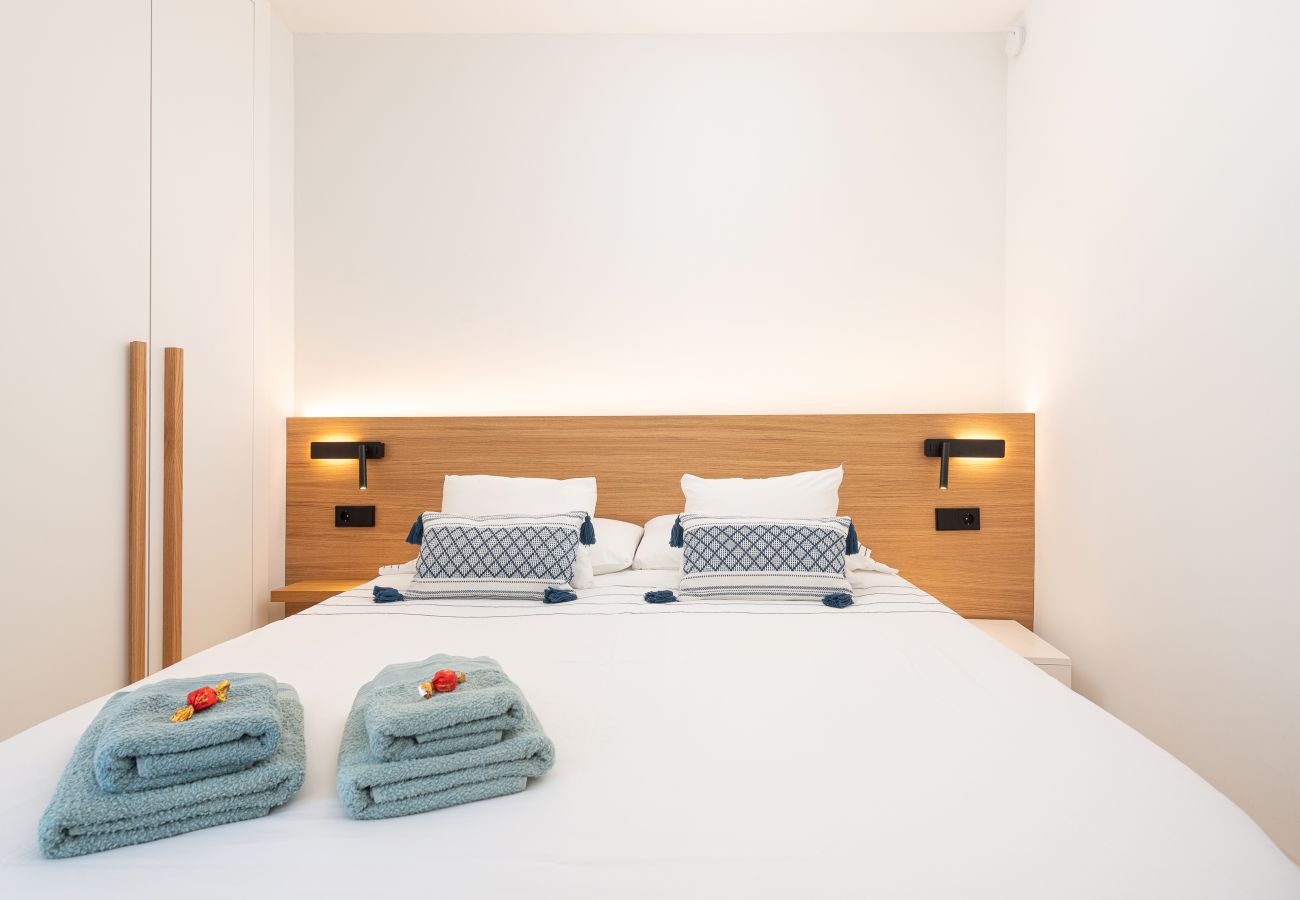 Ferienwohnung in Port d´Alcudia - New designer apartment in front of Alcudia Beach, WIFI, AA, Netflix, ...