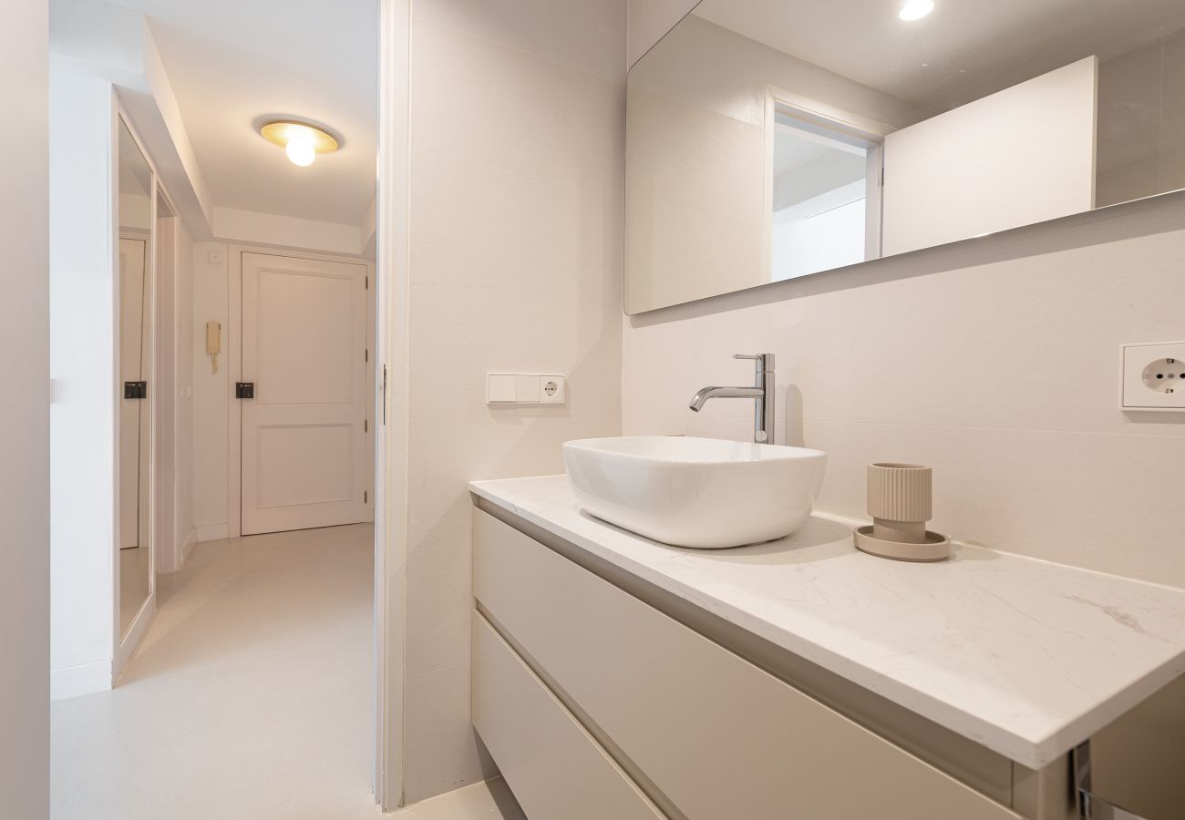 Ferienwohnung in Port d´Alcudia - New designer apartment in front of Alcudia Beach, WIFI, AA, Netflix, ...