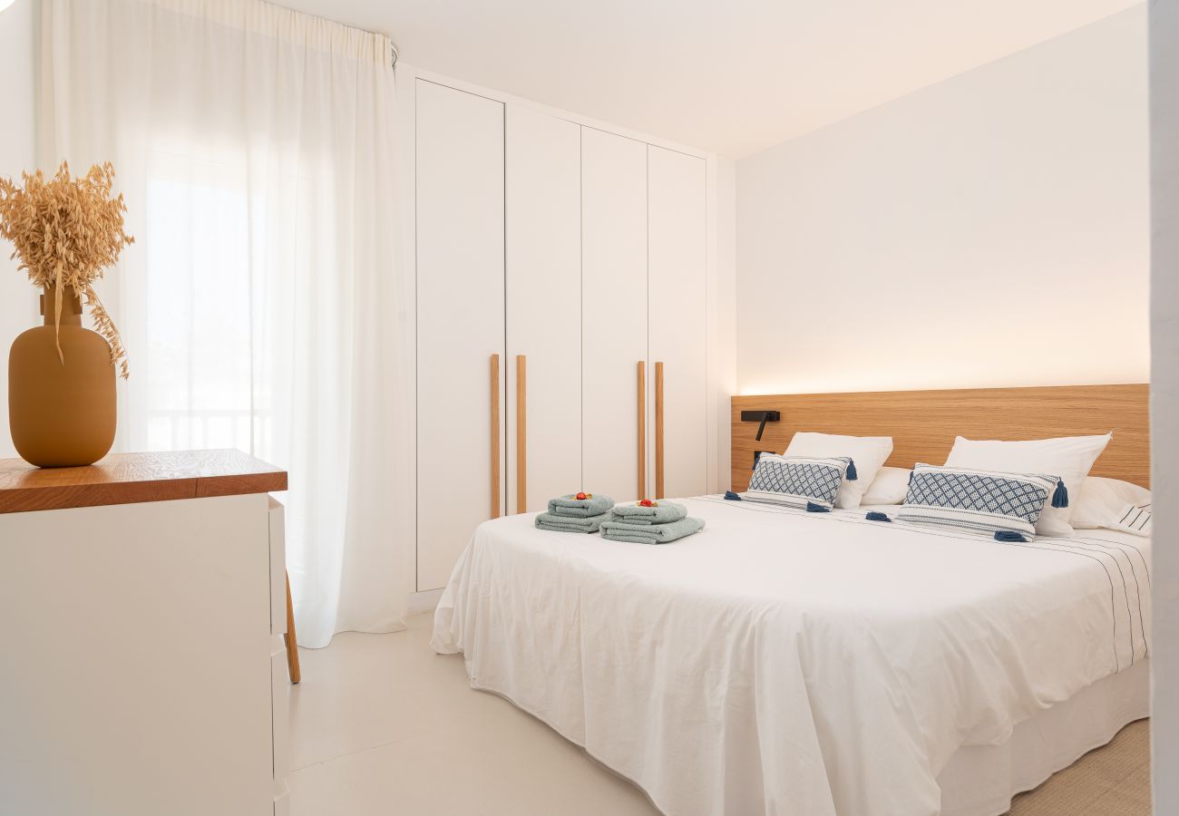 Ferienwohnung in Port d´Alcudia - New designer apartment in front of Alcudia Beach, WIFI, AA, Netflix, ...