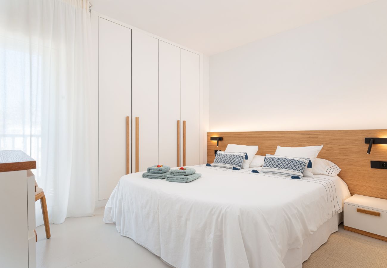 Ferienwohnung in Port d´Alcudia - New designer apartment in front of Alcudia Beach, WIFI, AA, Netflix, ...