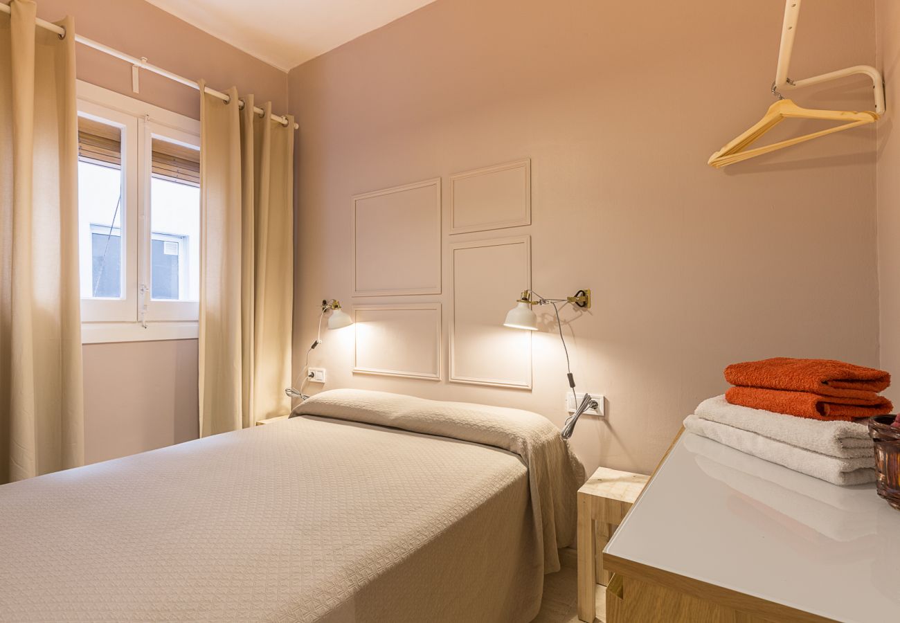 Apartment Plaza España Doppelzimmer mit Balkon