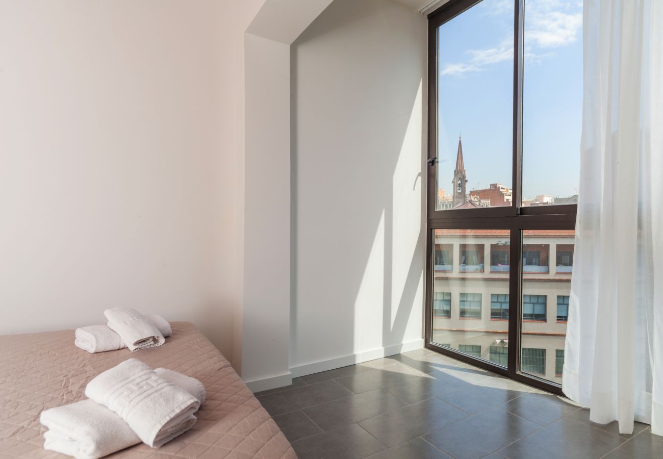 Ferienwohnung in Barcelona - Family DELUXE amplio piso con terraza y piscina en Barcelona centro