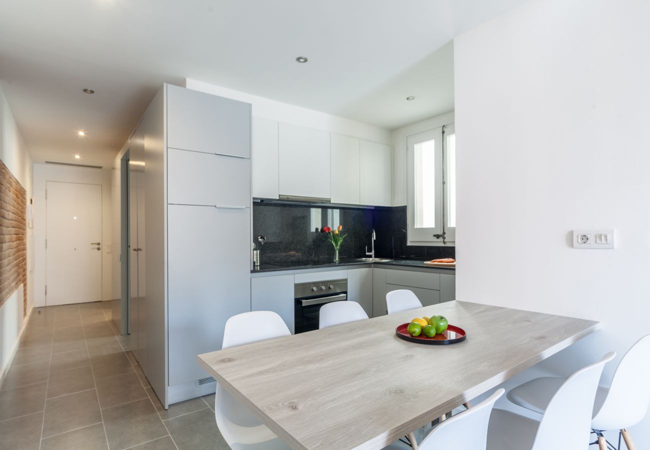 Ferienwohnung in Barcelona - Family DELUXE amplio piso con terraza y piscina en Barcelona centro