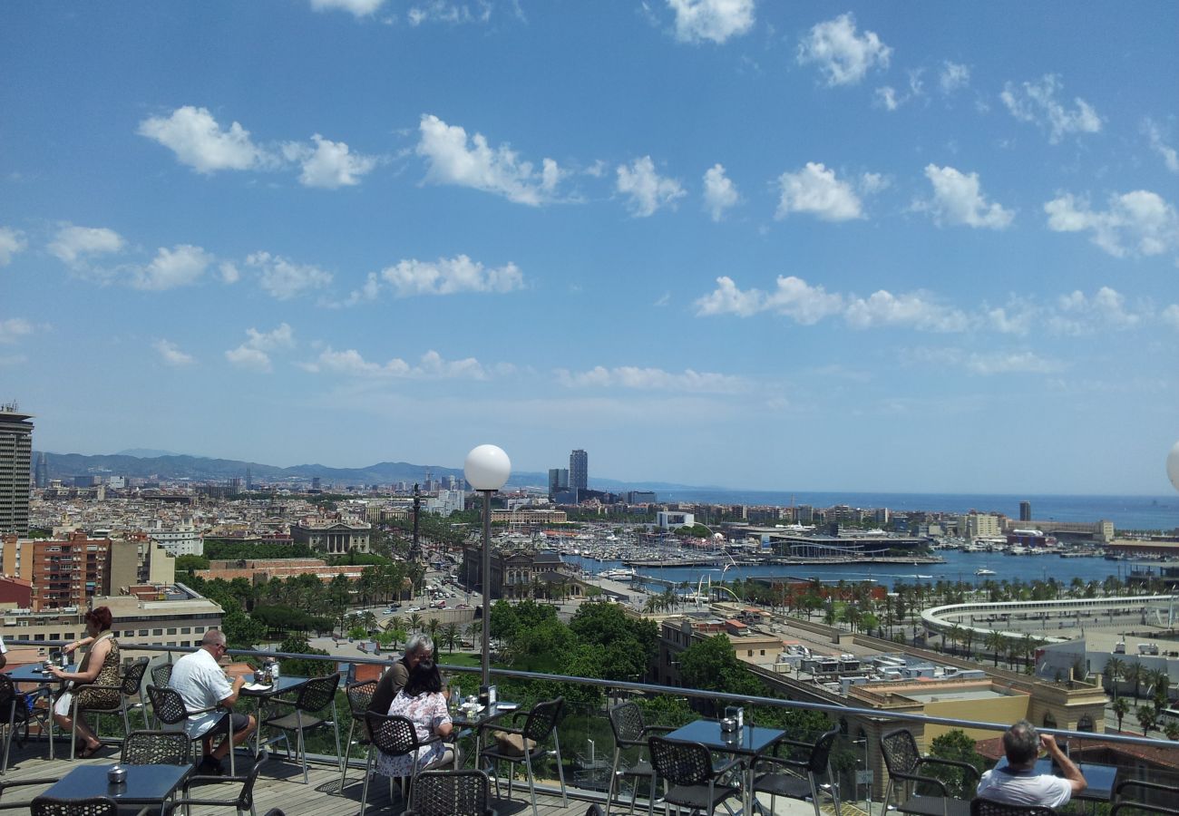 Ferienwohnung in Barcelona - Family DELUXE amplio piso con terraza y piscina en Barcelona centro