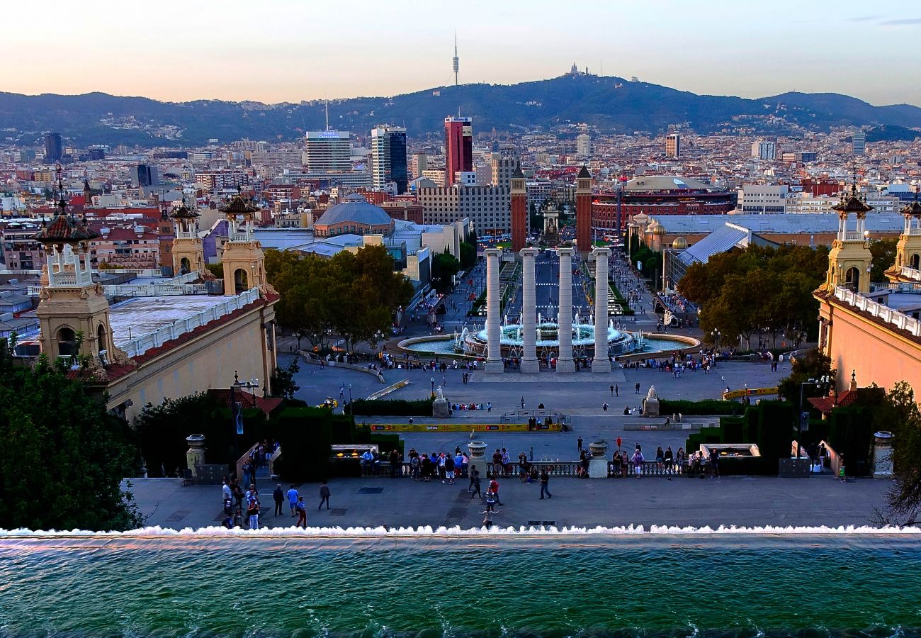 Ferienwohnung in Barcelona - Family DELUXE amplio piso con terraza y piscina en Barcelona centro