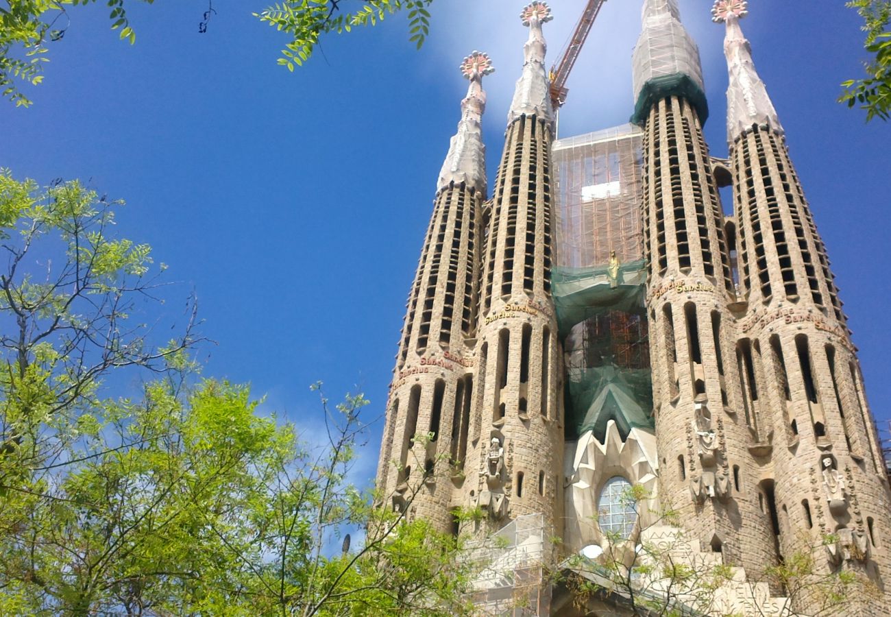 Ferienwohnung in Barcelona - Family DELUXE amplio piso con terraza y piscina en Barcelona centro