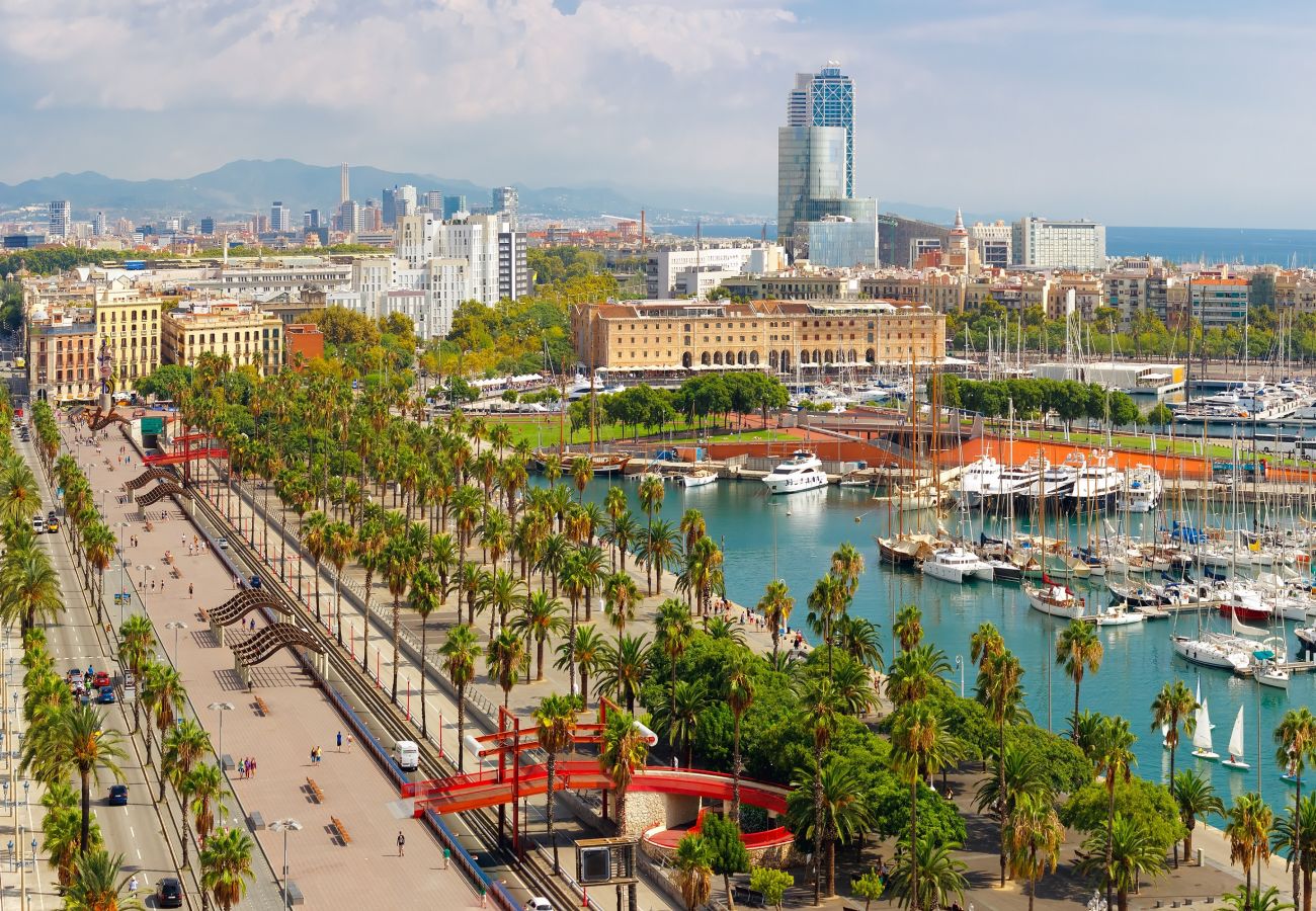 Ferienwohnung in Barcelona - Family DELUXE amplio piso con terraza y piscina en Barcelona centro