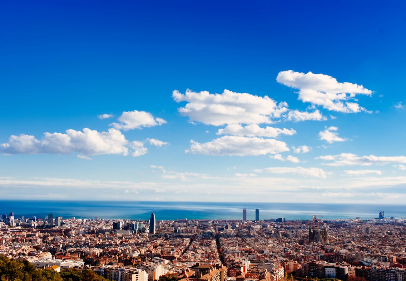 Ferienwohnung in Barcelona - Family DELUXE amplio piso con terraza y piscina en Barcelona centro