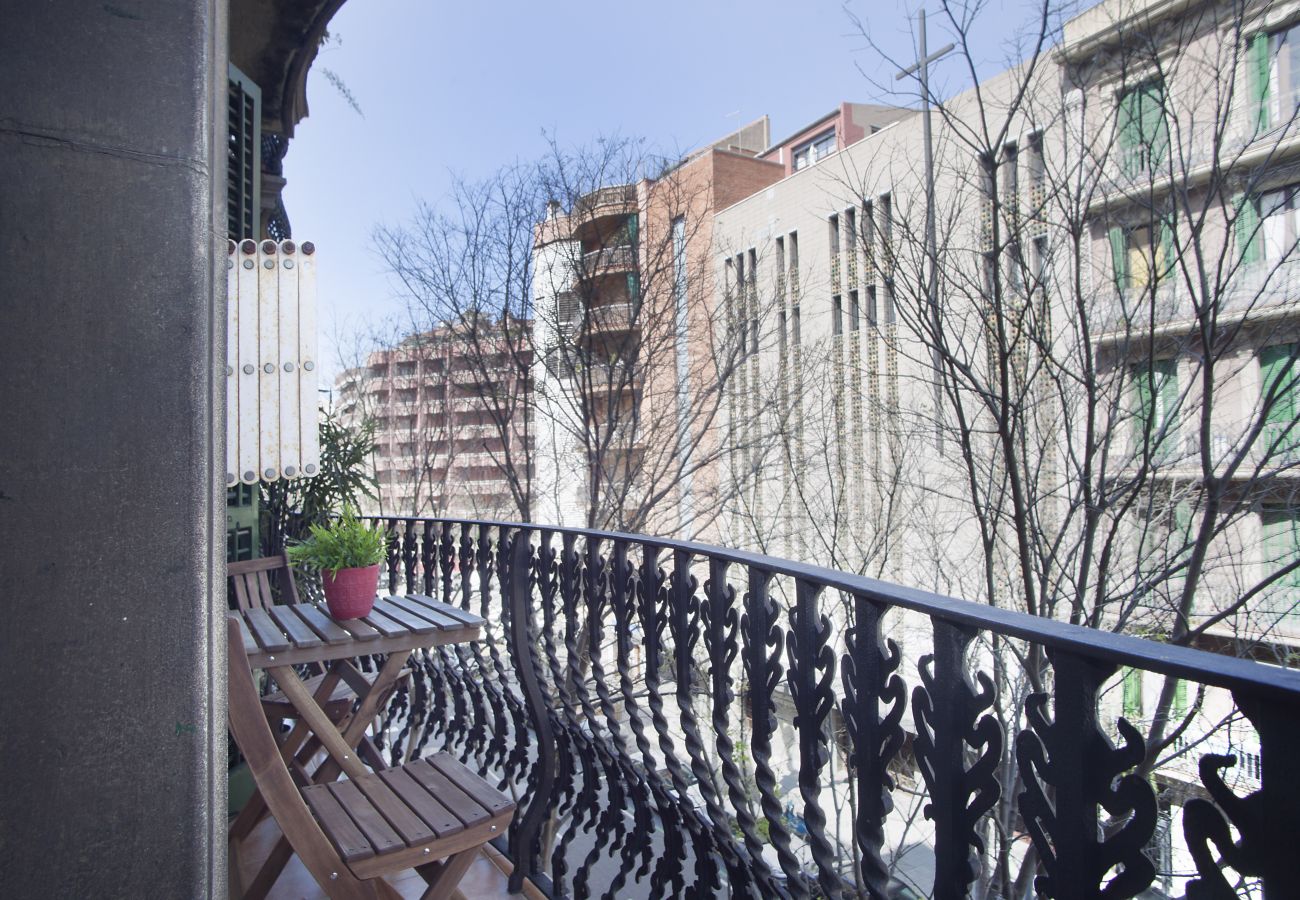 Ferienwohnung in Barcelona - VILADOMAT, piso amplio, luminoso, tranquilo en Eixample, Barcelona centro.