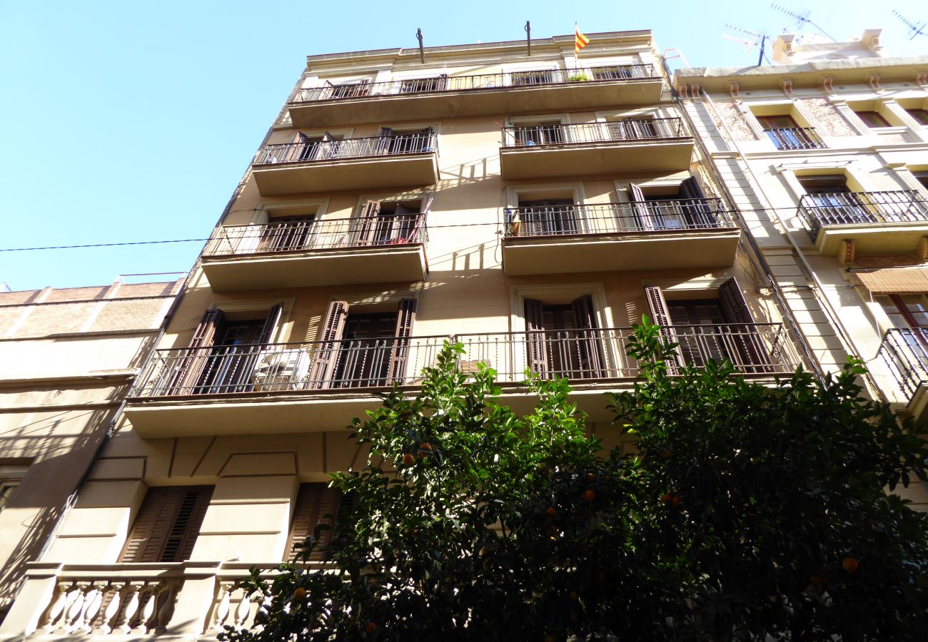 Ferienwohnung in Barcelona - Estudio en alquiler luminoso, tranquilo y muy bien situado en Gracia, Barcelona centro