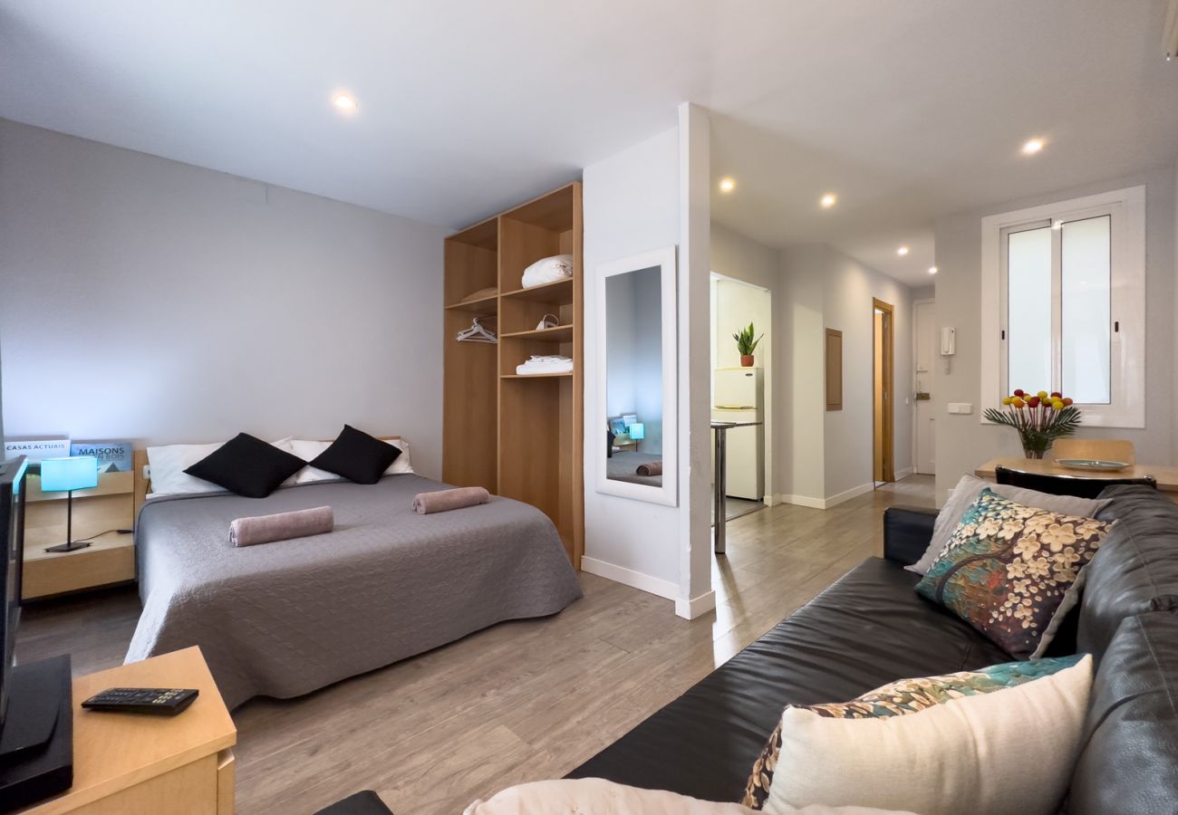 Ferienwohnung in Barcelona - Estudio en alquiler luminoso, tranquilo y muy bien situado en Gracia, Barcelona centro