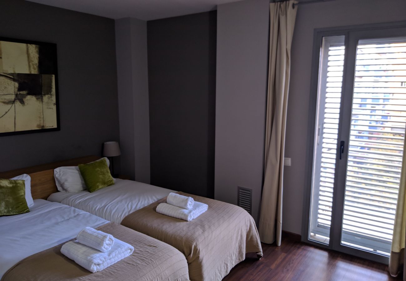 Wohnung in Hospitalet de Llobregat - LA FIRA, piso moderno, luminoso, tranquilo de 4 dormitorios en alquiler por días cerca La Fira, Hopitalet, Barcelona.