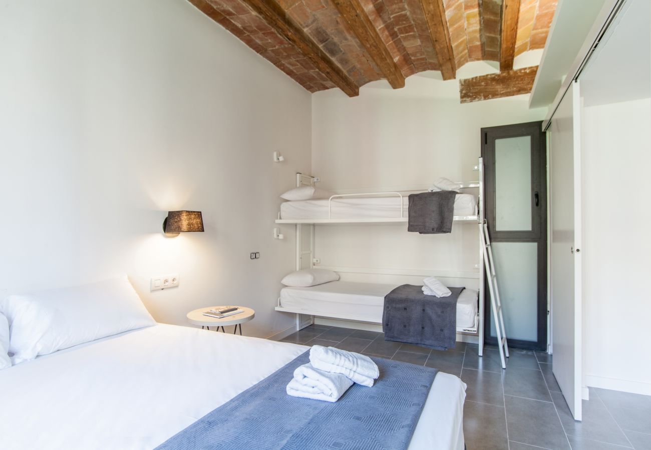 Ferienwohnung in Barcelona - DELUXE piso en alquiler con terraza y piscina en Barcelona centro