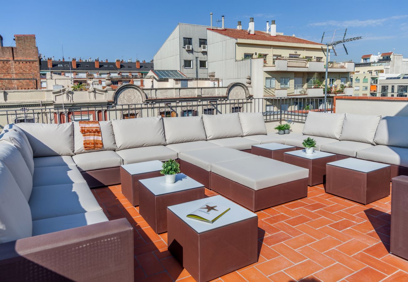 Ferienwohnung in Barcelona - DELUXE piso en alquiler con terraza y piscina en Barcelona centro