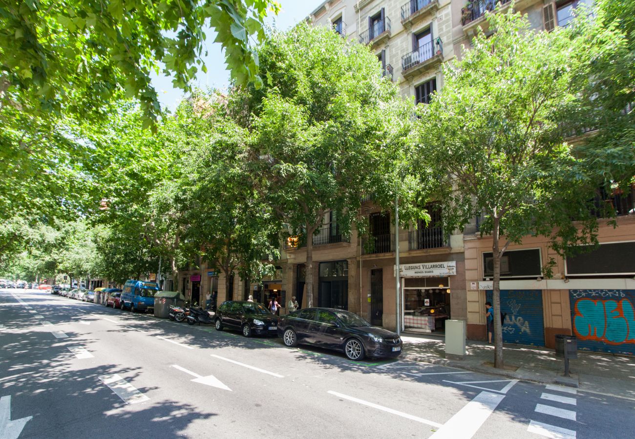 Ferienwohnung in Barcelona - DELUXE piso en alquiler con terraza y piscina en Barcelona centro