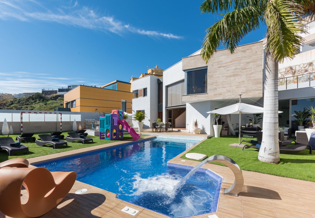 Villa in Tenerife - STUNNING LUXURY VILLA WITH SEA VIEWS -  HomeForGuest