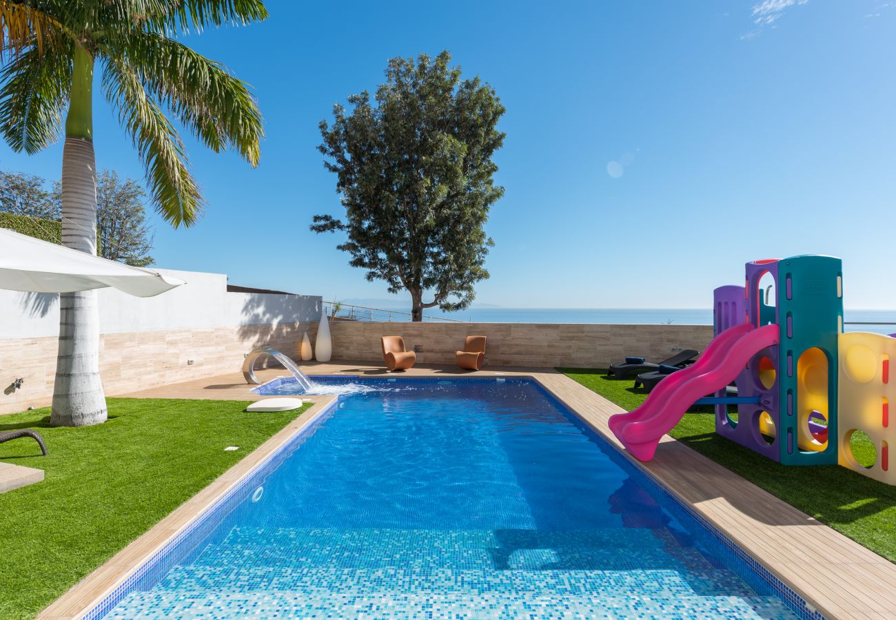 Villa in Tenerife - STUNNING LUXURY VILLA WITH SEA VIEWS -  HomeForGuest