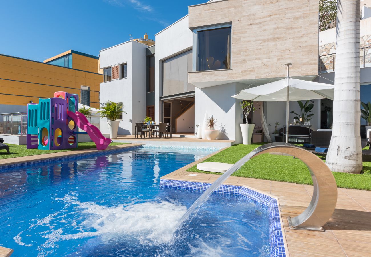 Villa in Tenerife - STUNNING LUXURY VILLA WITH SEA VIEWS -  HomeForGuest