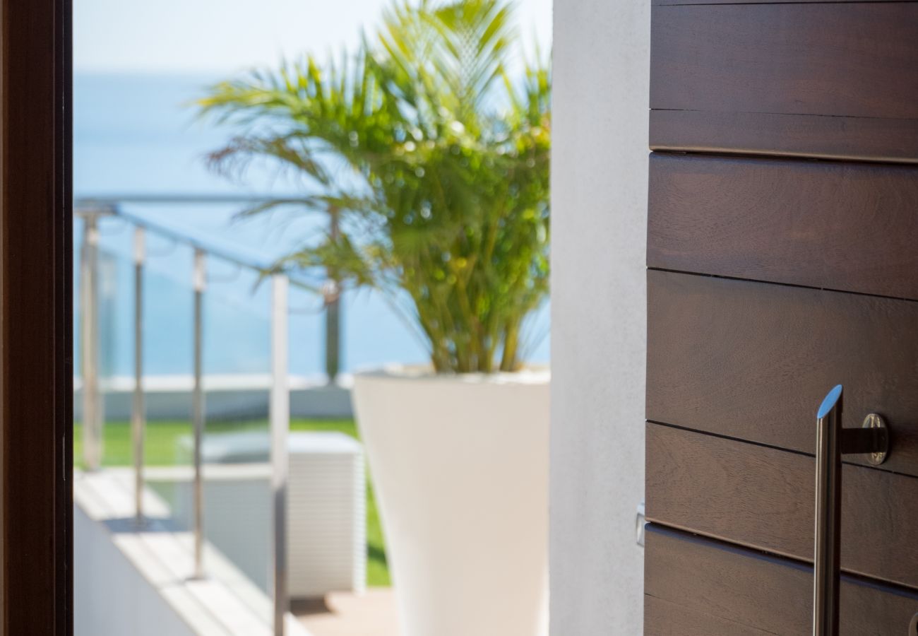 Villa in Tenerife - STUNNING LUXURY VILLA WITH SEA VIEWS -  HomeForGuest