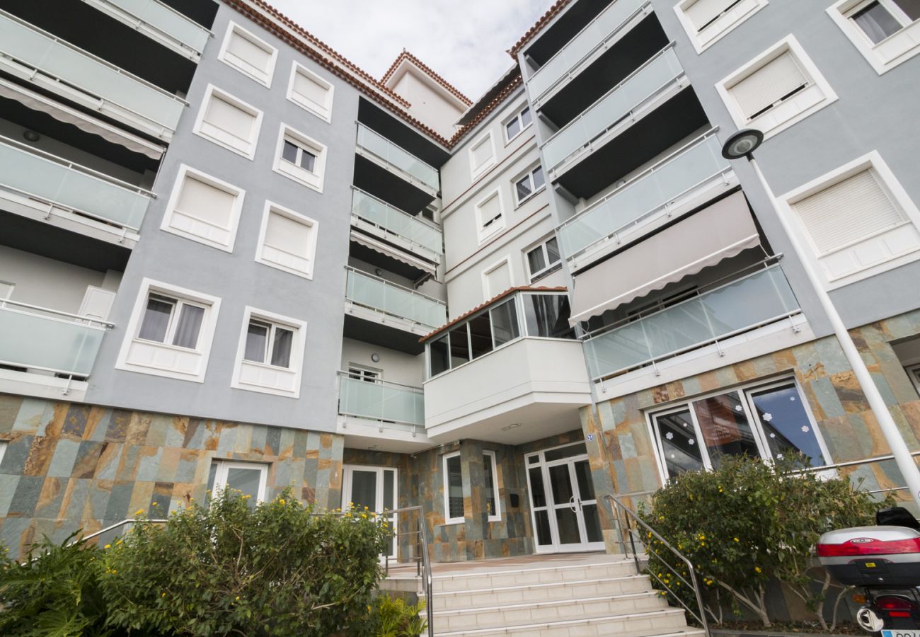 Ferienwohnung in Bajamar - HomeForGuest APT MIT MEERESBLICK, BARBEQUE, GYM