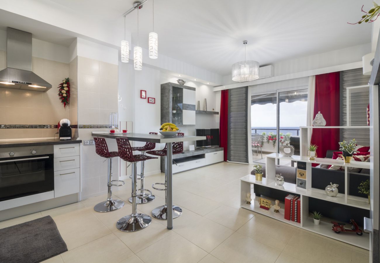 Ferienwohnung in Bajamar - HomeForGuest APT MIT MEERESBLICK, BARBEQUE, GYM