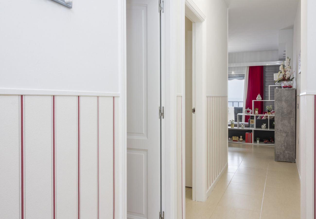 Ferienwohnung in Bajamar - HomeForGuest APT MIT MEERESBLICK, BARBEQUE, GYM
