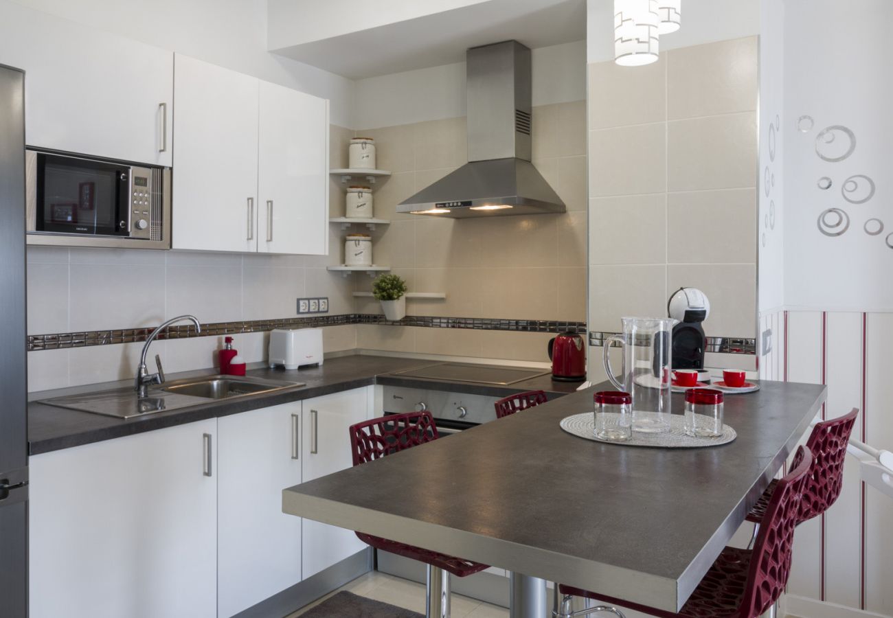 Ferienwohnung in Bajamar - HomeForGuest APT MIT MEERESBLICK, BARBEQUE, GYM