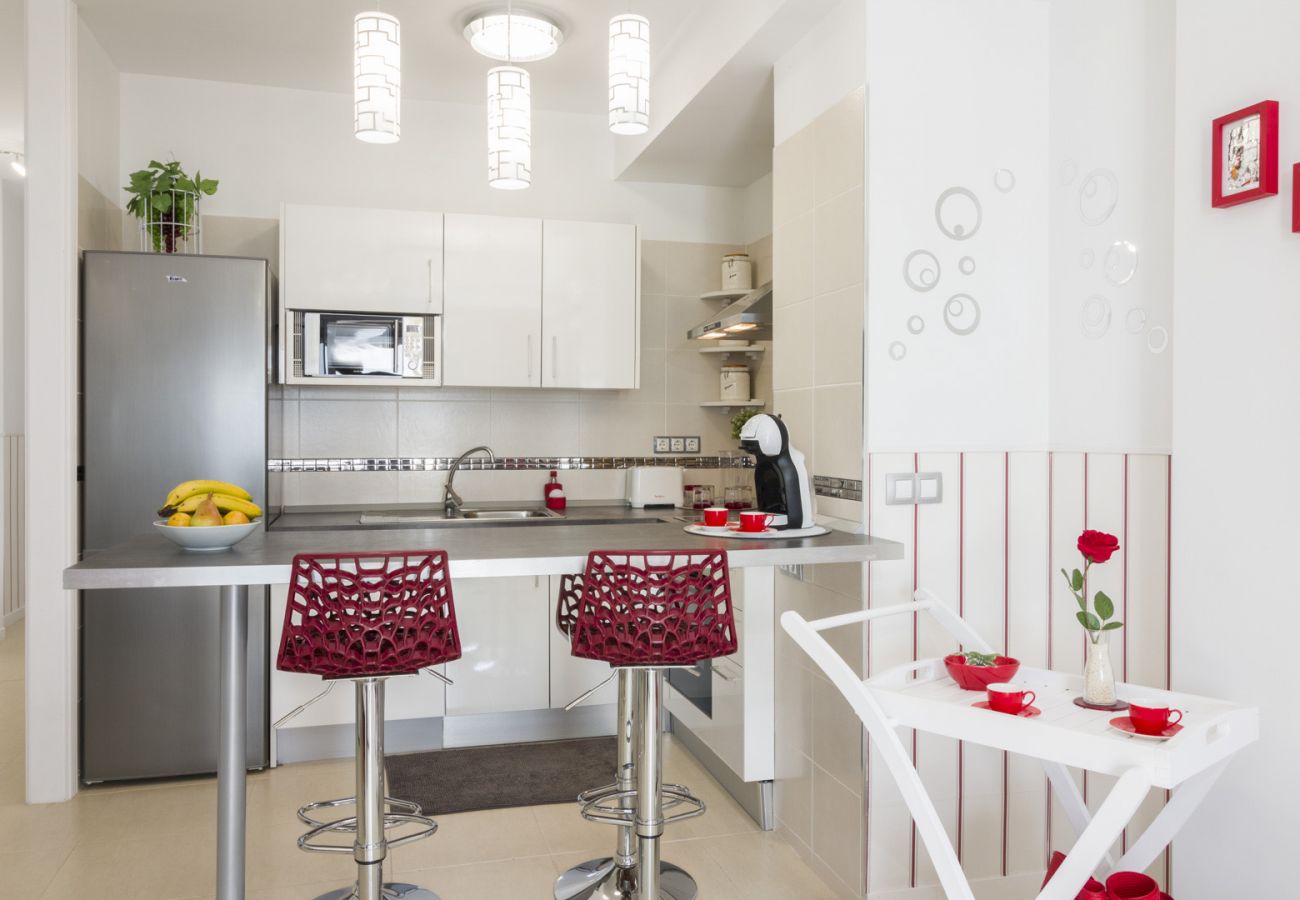 Ferienwohnung in Bajamar - HomeForGuest APT MIT MEERESBLICK, BARBEQUE, GYM
