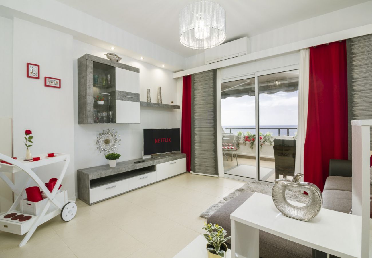 Ferienwohnung in Bajamar - HomeForGuest APT MIT MEERESBLICK, BARBEQUE, GYM