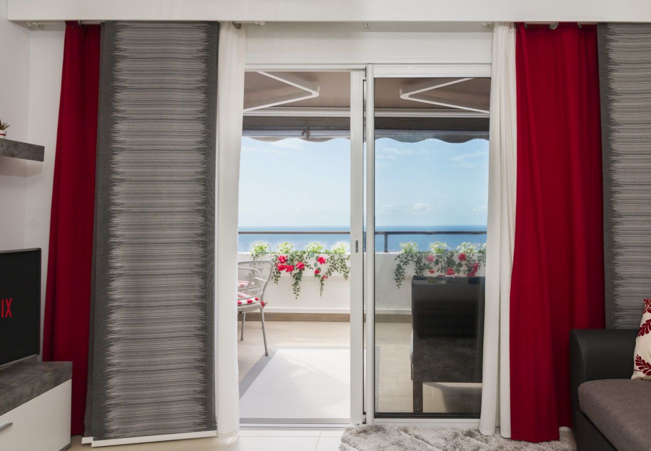 Ferienwohnung in Bajamar - HomeForGuest APT MIT MEERESBLICK, BARBEQUE, GYM