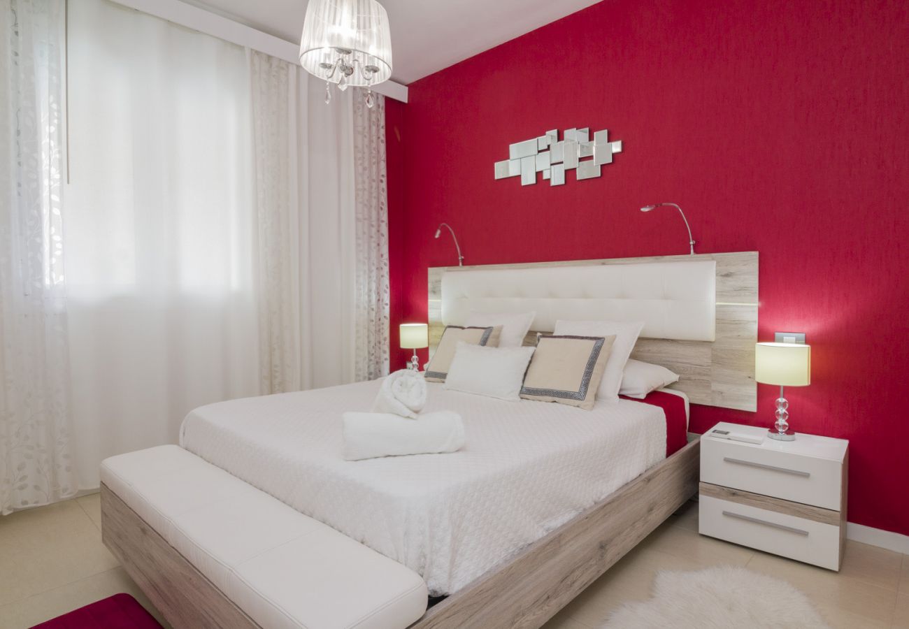 Ferienwohnung in Bajamar - HomeForGuest APT MIT MEERESBLICK, BARBEQUE, GYM
