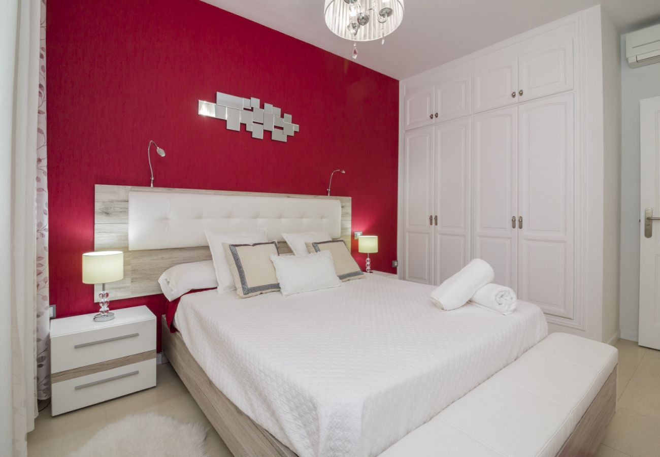 Ferienwohnung in Bajamar - HomeForGuest APT MIT MEERESBLICK, BARBEQUE, GYM