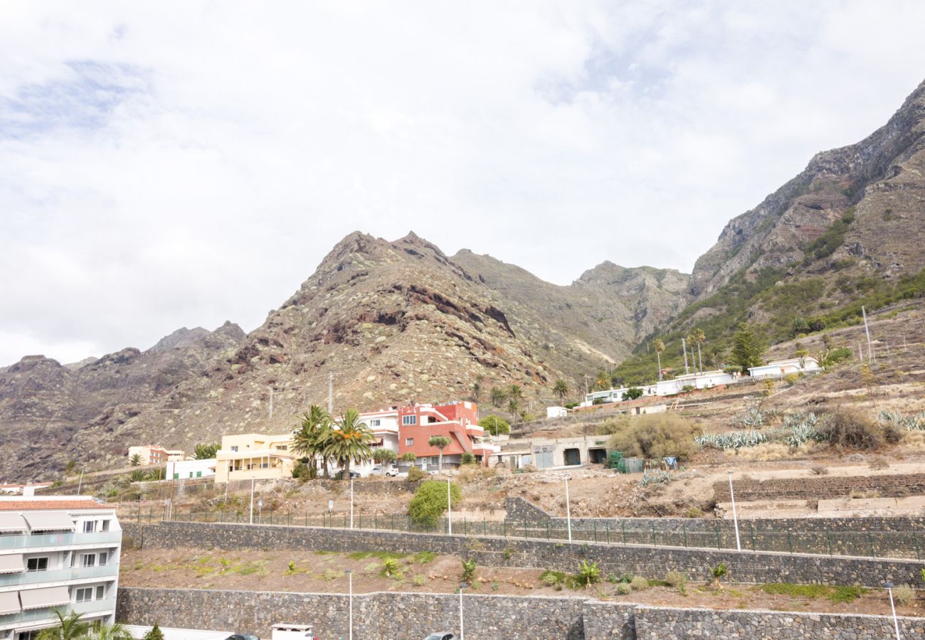 Ferienwohnung in Bajamar - HomeForGuest APT MIT MEERESBLICK, BARBEQUE, GYM